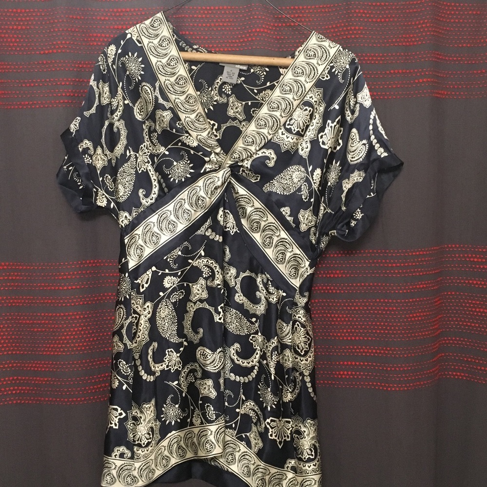 100% Silk top! Beautiful! Blue and cream